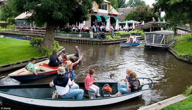 giethoorn-1-620x356.jpg