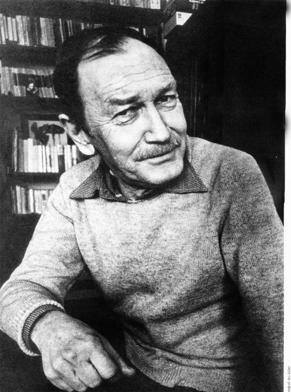 555_Turgut_Uyar.jpg