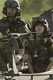 Selam Duran Tankçı GIF - Selam Duran Tankçı - Discover & Share GIFs