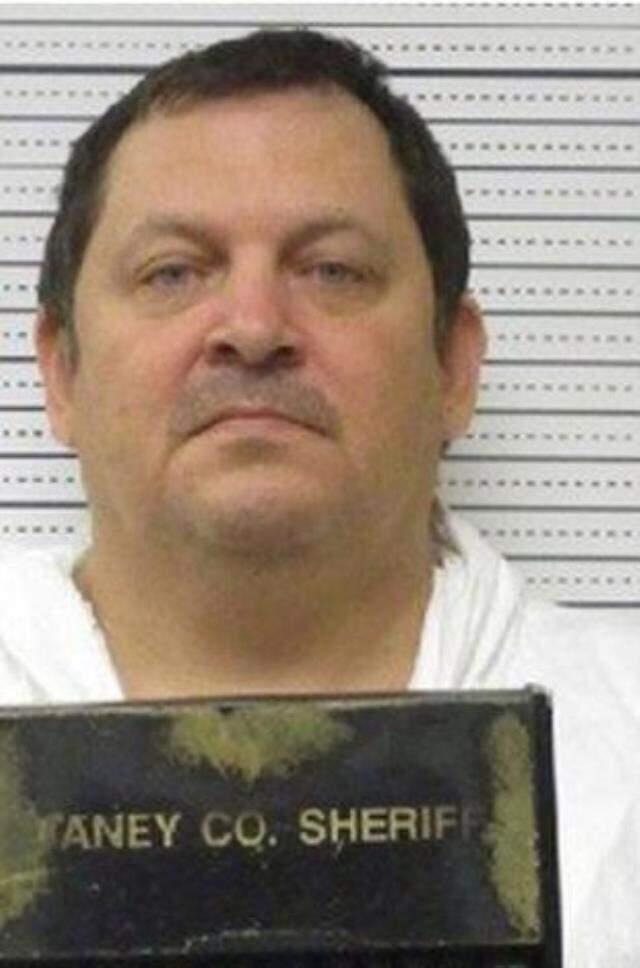 Cinsel ilişki tarikatı kuran sevgililer, kaçırdıkları genç kızı 14 parçaya böldü Cinsel ilişki tarikatı kuran sevgililer, kaçırdıkları genç kızı 14 parçaya böldü