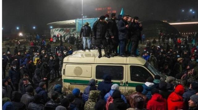Son Dakika: Kazakistan'da ortalık iyice karışacak! Cumhurbaşkanı, eylemciler için orduya ''vur'' emri verdi
