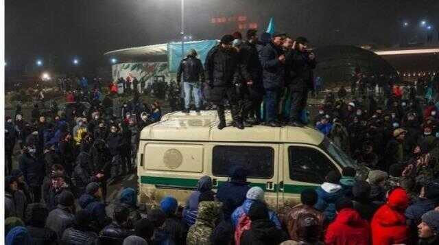 Son Dakika: Kazakistan'da ortalık iyice karışacak! Cumhurbaşkanı, eylemciler için orduya ''vur'' emri verdi Son Dakika: Kazakistan'da ortalık iyice karışacak! Cumhurbaşkanı, eylemciler için orduya ''vur'' emri verdi