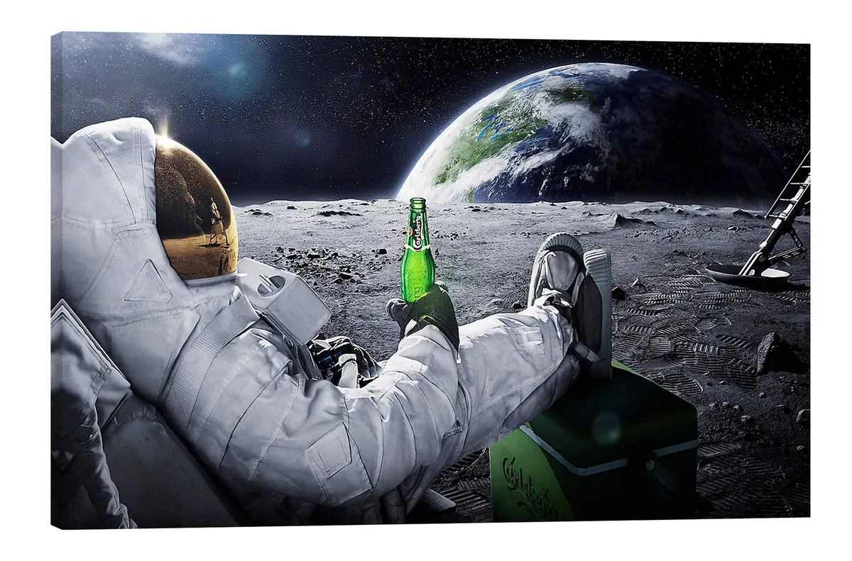 Wandbild Astronaut auf Mond trinkt Carlsberg Bier (aus Werbung), 4 Größen |  eBay