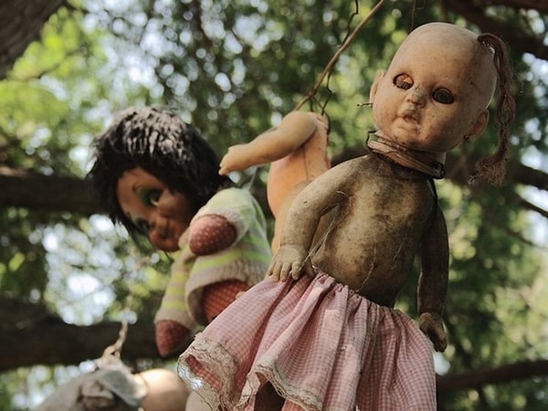 13. Meksika'daki Xochimilco Kanalı'nın yanında bulunan 'Bebekler Adası' 13. Meksika'daki Xochimilco Kanalı'nın yanında bulunan 'Bebekler Adası'