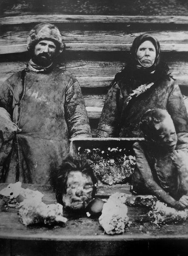 23. Sovyetler Birliği'ndeki kıtlıkta, yemek olarak çocuklarının parçalarını satan çift: 23. Sovyetler Birliği'ndeki kıtlıkta, yemek olarak çocuklarının parçalarını satan çift: