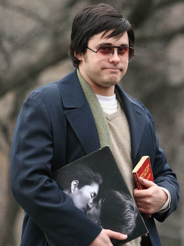 Bu benim ifademdir, ben Holden Caulfield. Bu benim ifademdir, ben Holden Caulfield.
