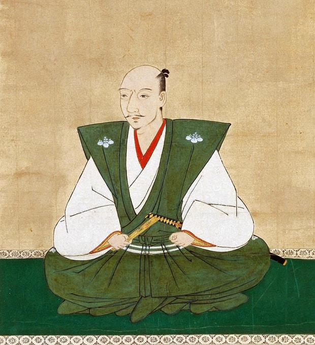 Kısa sürede Yasuke, Japon Sengoku Jidai döneminin en ünlü Japon lordlarından biri olan Oda Nobunaga'nın arkadaşı oldu.  Yasuke ve Nobunaga birbirine çok benziyordu ve ikisi de dövüş sanatlarını severdi.