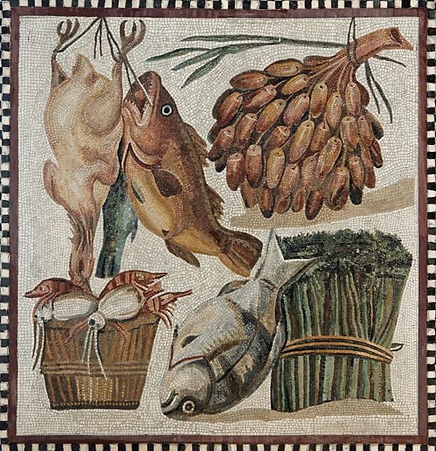 Antik Roma döneminde sofralar, et, balık ve peynir gibi yiyeceklerle donatılırdı.