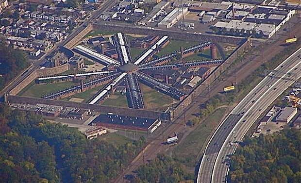2. Holmesburg Hapishanesi, 1896'da Amerika'da inşa edilen bu hapishane belki de en ürpertici geçmişe sahip.