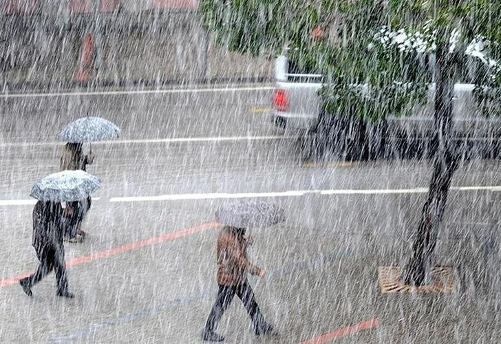 İstanbul dahil birçok için uyarı! Bu gece saatlerine dikkat: Kuvvetli yağışlar geliyor
