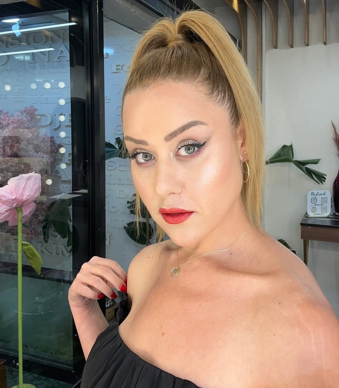 pek-chic-bir-kadin-----chicbeautyconisantasi-reklamjpg-ohgFnc8Fg0qwRwU8sXRfUA.jpg