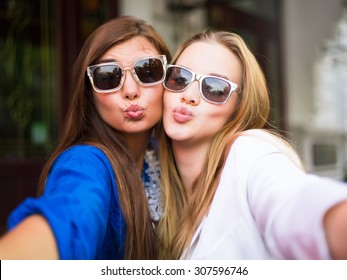 56,690 Selfie Two Girl Images, Stock Photos, 3D objects, & Vectors |  Shutterstock
