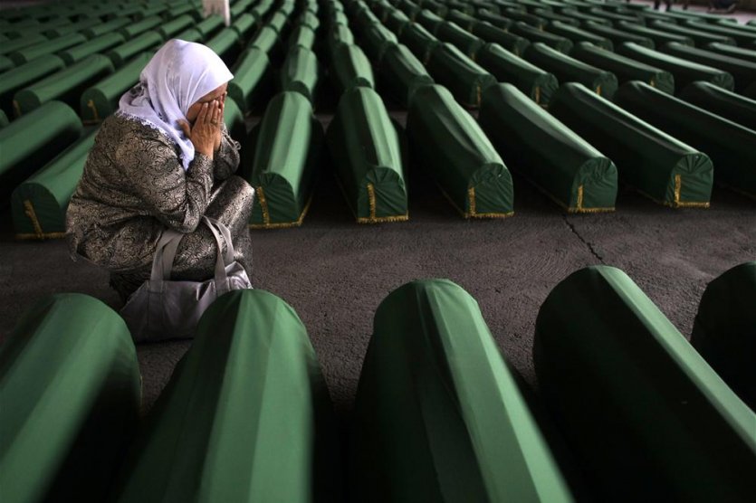 tarihi_olaylar_srebrenitsa-katliami-jpg_95677354_1425316897.jpg