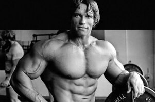 Arnold Schwarzenegger'in de genetik özelliklerinden kaynaklı sadece dört kası görülebiliyor
